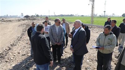 محافظ المنيا يتفقد أراضي غير مستغلة بمركزي مغاغة وبني مزار.. ويوجه بدراسة سبل الاستفادة منها