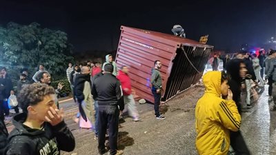 مصرع شخص في حادث انقلاب سيارة نقل على ملاكي بالدقهلية 