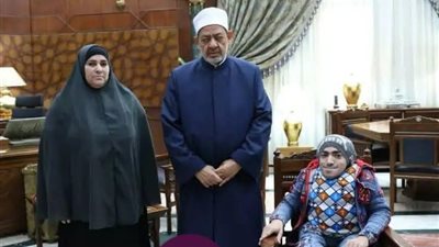 بعد 27 عامًا من المعاناة.. عبدالمنعم يؤدي العمرة بدعوة من شيخ الأزهر ويشارك في قادرون باختلاف بدعوة رئاسية