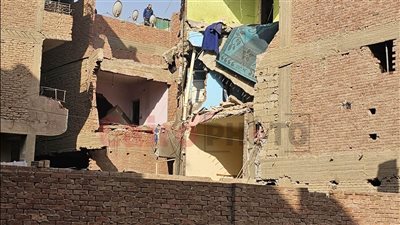 يشكل خطورة على المواطنين.. بدء إزالة أول مبنى مجاور لـ عقار كرداسة المنهار | بث مباشر