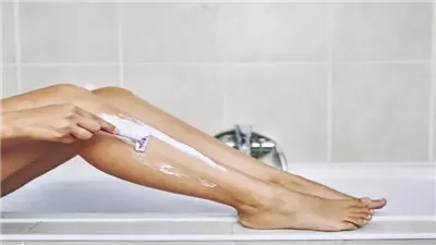 كيفية التخلص من الشعر تحت الجلد في الساقين.. في 3 دقائق بخلطة سحرية