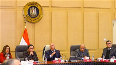 وزير الصناعة يوجه بتشكيل لجنة لمعاينة وتقييم مصانع الحديد والصلب بمنطقة التبين 