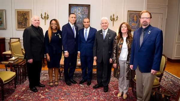 وزير الخارجية يستقبل