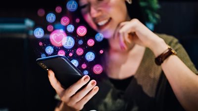 بدعوى الحب.. محتال إفريقي يستولي على 12 مليون درهم إماراتي من مسنة أوروبية