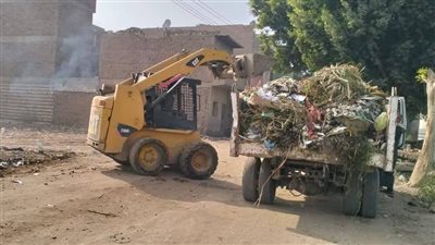 حملات مكثفة للنظافة وصيانة أعمدة الإنارة بمراكز المنيا