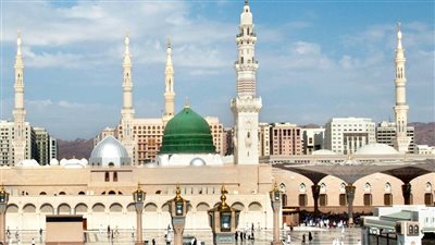 الإفتاء: المولد النبوي الشريف إطلالة للرحمة الإلهية.. ويجوز شرعًا تبادل الهدايا والحلوى لإحيائه