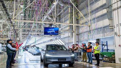 تسلا تبدأ إنتاج طراز Y المُعاد تصميمه في مصنعها بشانغهاي