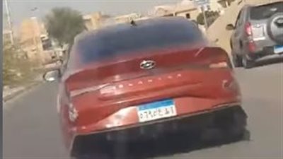 الأمن يفحص فيديو يزعم دهس قائد سيارة لعامل دليفري وهروبه