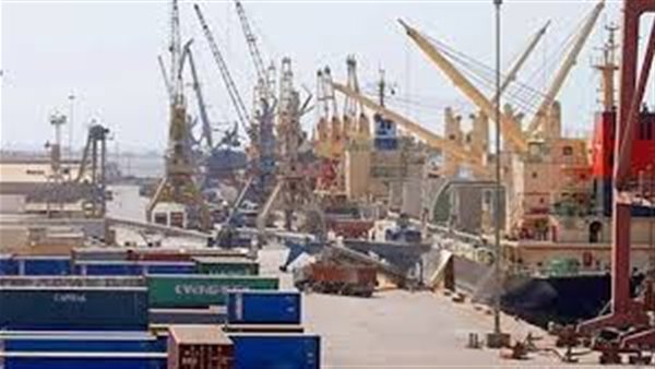 أحد الموانئ