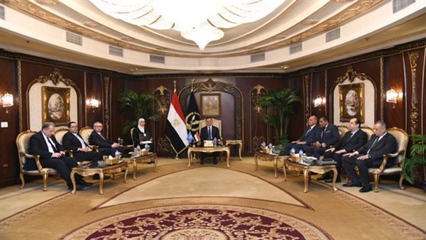 جانب من لقاء وزير