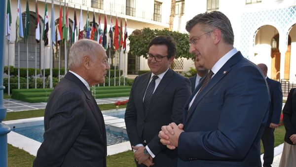 وزير الثقافة يرافق