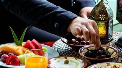 ما حكم من أكل ناسيًا في رمضان وغيره؟.. اعرف الإجابة من الحبيب المصطفى