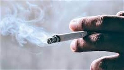 أبرزها تغير لون الشفاه.. علامات تظهر على المدخنين 