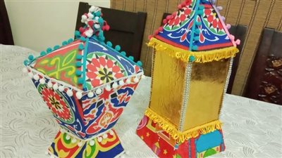 سهل جدا| خطوات عمل فانوس رمضان بالكرتون.. زيّني منزلك وأسعدي أطفالك