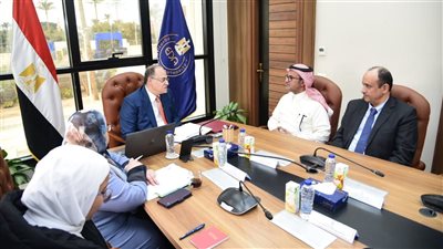 هيئة الدواء تبحث مع سبيماكو السعودية تسريع تسجيل المستحضرات وزيادة الاستثمارات