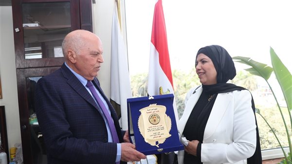 نقابة المعلمين تكرم