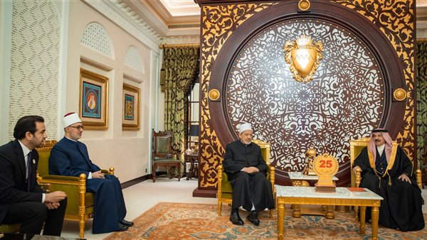 ملك البحرين يستقبل