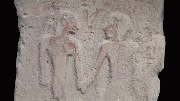 تمثال نادر لرجل وزوجته