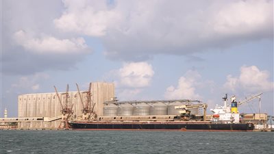 ميناء دمياط: وصول سفينة تحمل 60.5 ألف طن قمح أوكراني