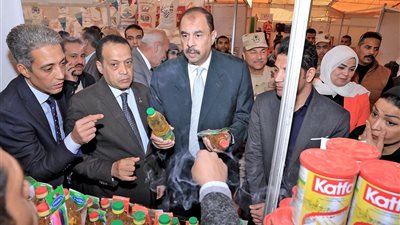 بالتزامن مع افتتاح 15 معرضا.. محافظ سوهاج يفتتح معرض أهلًا رمضان الرئيسي بأرض السينما