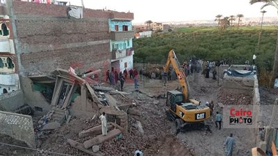 الحماية المدنية تنتشل جثمان صغير ضحية انهيار منزل بأسيوط.. واستمرار البحث عن شقيقته| بث مباشر