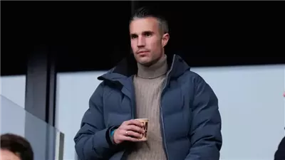 فان بيرسي يقترب من قيادة فاينورد الهولندي 