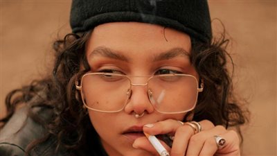 التدخين يضاعف خطر الإصابة بالسكتة الدماغية بين الشباب | دراسة