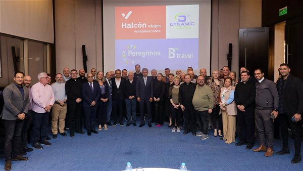 وزير السياحة يلتقي