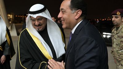 رئيس الوزراء يصل إلى الكويت في زيارة رسمية لتعزيز التعاون المشترك