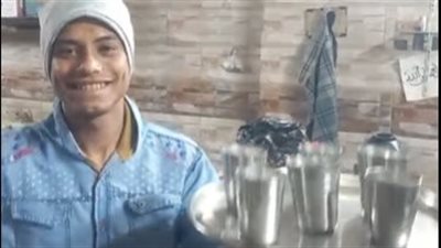 احتفالًا بتعادل الزمالك.. صاحب مقهى بالأقصر يوزع مشروبات مجانية على الجماهير|بث مباشر 