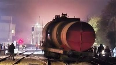 بعد عودة حركة القطارات| تفاصيل تعطل خط السكة الحديد بسوهاج.. انحراف صهريج ولا إصابات