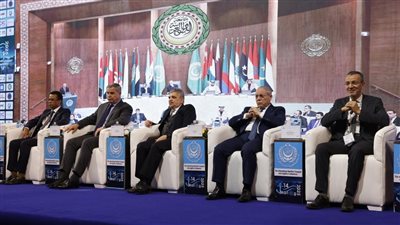 أسامة ربيع: 47 سفينة تحولت من طريق رأس الرجاء الصالح لقناة السويس من بداية فبراير الجاري 