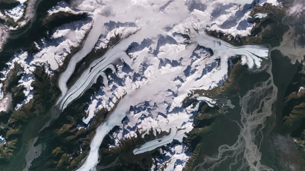 صورة القمر الصناعي