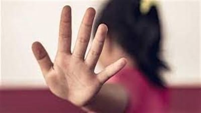 تاجر ببني سويف يعتدي على فتاة ويحاول تصويرها بأوضاع مخلة | بث مباشر 