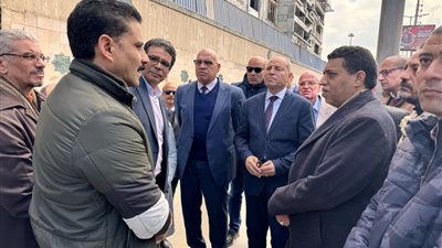 محافظ القاهرة يجري جولة تفقدية بمنطقة رمسيس والأزبكية لمتابعة أعمال التطوير