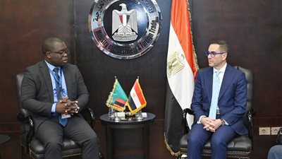 وزير الاستثمار يبحث مع نظيره الزامبي تعزيز العلاقات الاقتصادية بين البلدين