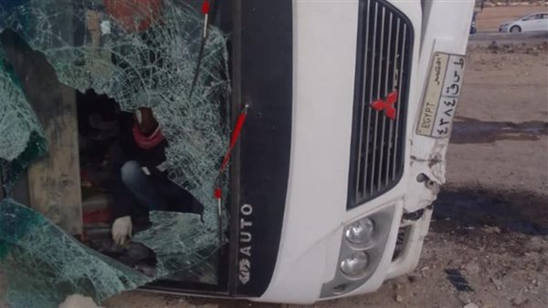 انقلاب أتوبيس بطريق