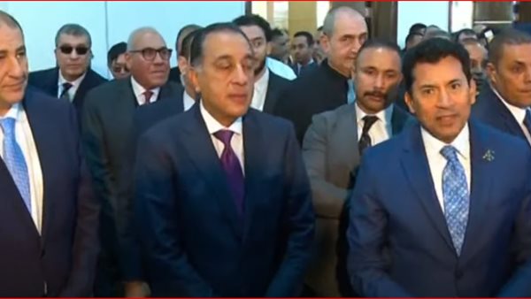رئيس الوزراء يفتتح