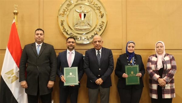 خلال التوقيع