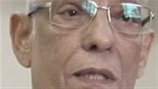 الدكتور أحمد عبدالعزيز