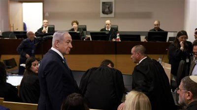 نتنياهو يطلب تأجيل التحقيق معه في القضايا المتهم فيها.. والقضاء يوافق 