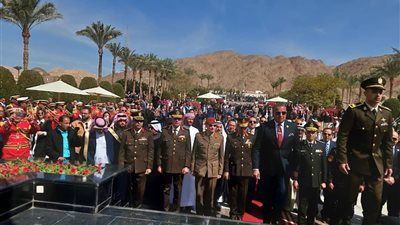 محافظ جنوب سيناء والمحافظون السابقون يحتفون بالذكرى 36 لعودة طابا ورفع العلم المصري| صور 