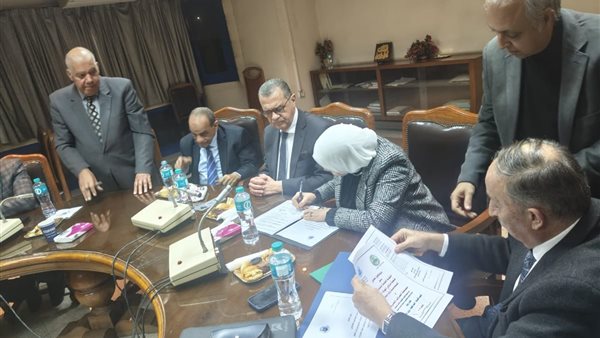 خلال التوقيع