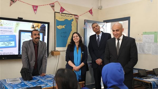 وزير التعليم وممثلة