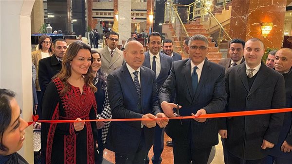 افتتاح معرض أيادي