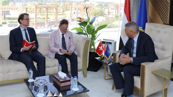 محافظ أسوان