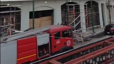 السيطرة على حريق برج سكني بجوار أقدم مول تجاري ببورسعيد | بث مباشر