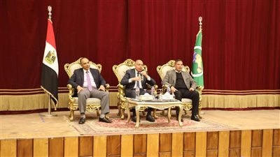 محافظ المنيا: بحث سبل تطوير الأداء الإداري والارتقاء بمنظومة العمل