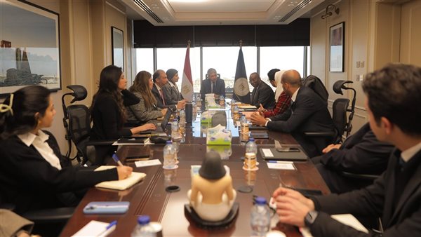 جانب من اجتماع وزير