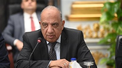 بعد نجاته من حادث مروري.. وزير الكهرباء يتبرع برحلة عمرة لـ5 من العاملين المتميزين على نفقته الخاصة